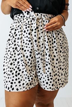 Immagine di PLUS SIZE DALMATION PRINT HIGH WAIST SHORTS